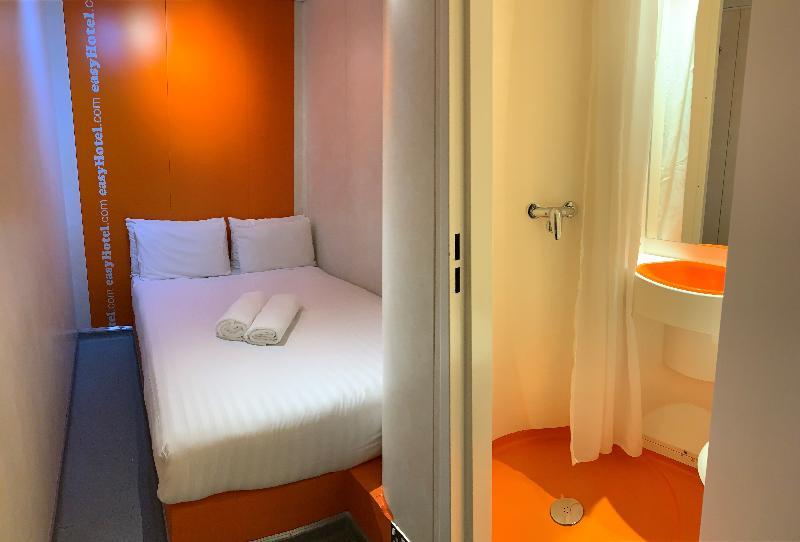 Easyhotel South Kensington London Exterior photo