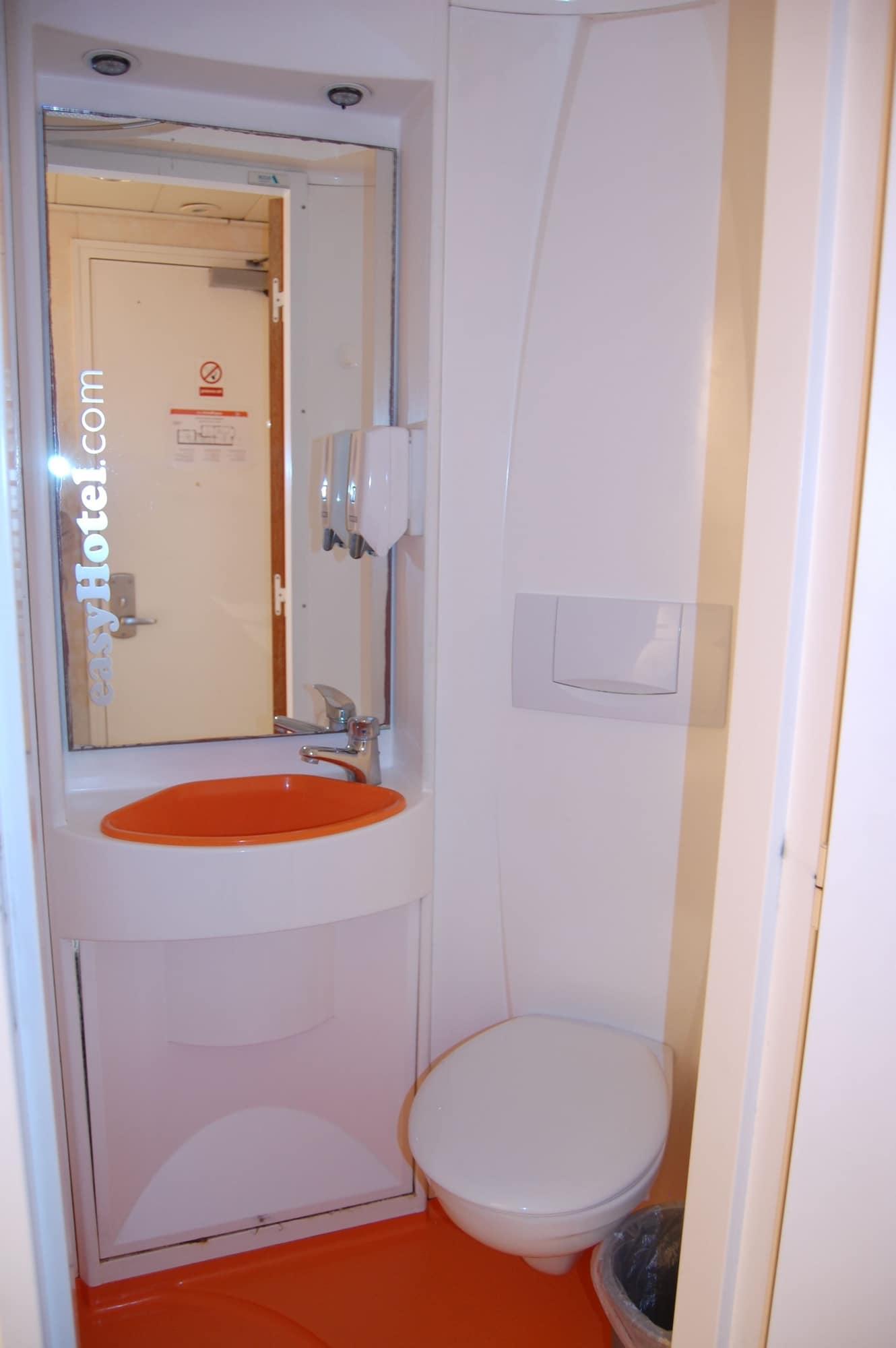 Easyhotel South Kensington London Exterior photo