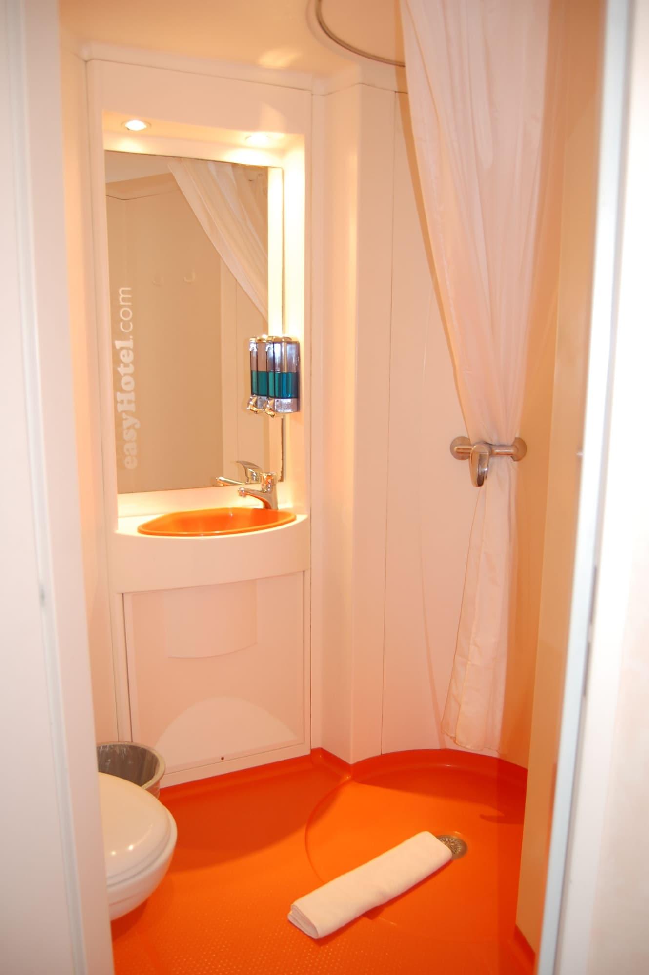 Easyhotel South Kensington London Exterior photo