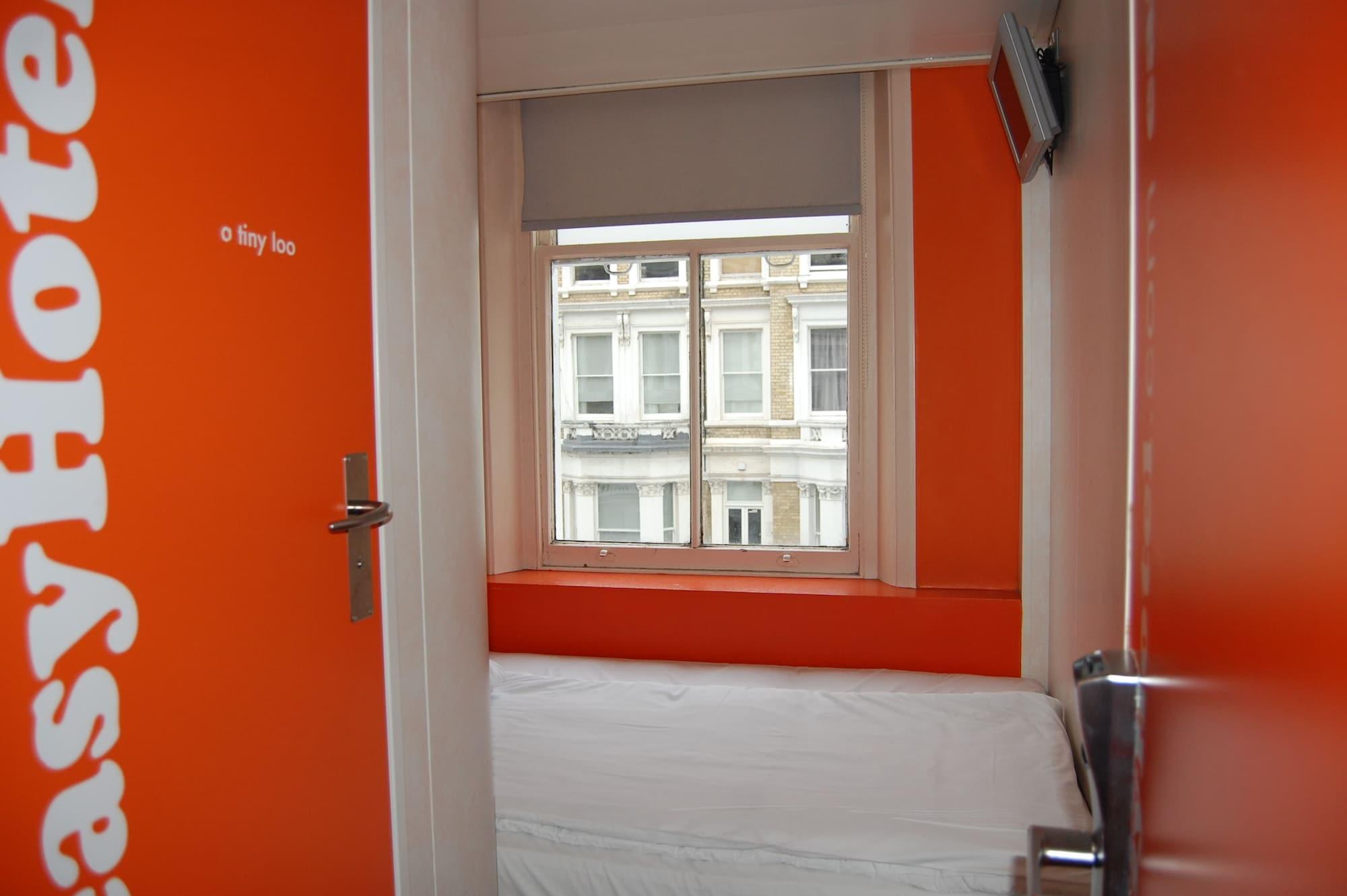 Easyhotel South Kensington London Exterior photo