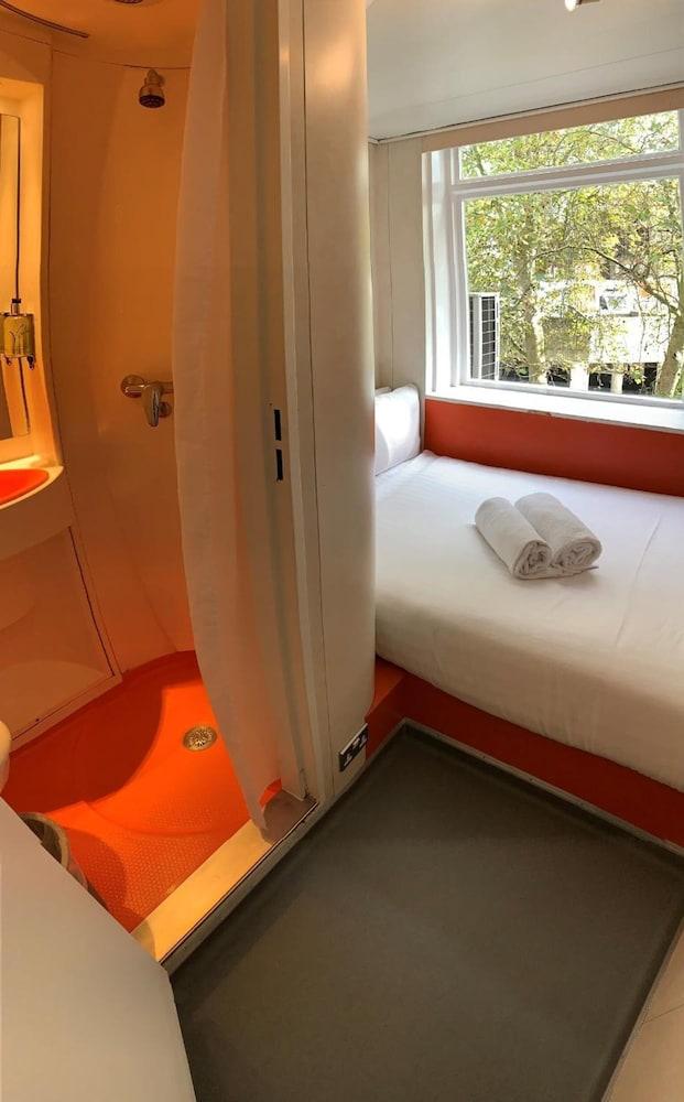 Easyhotel South Kensington London Exterior photo