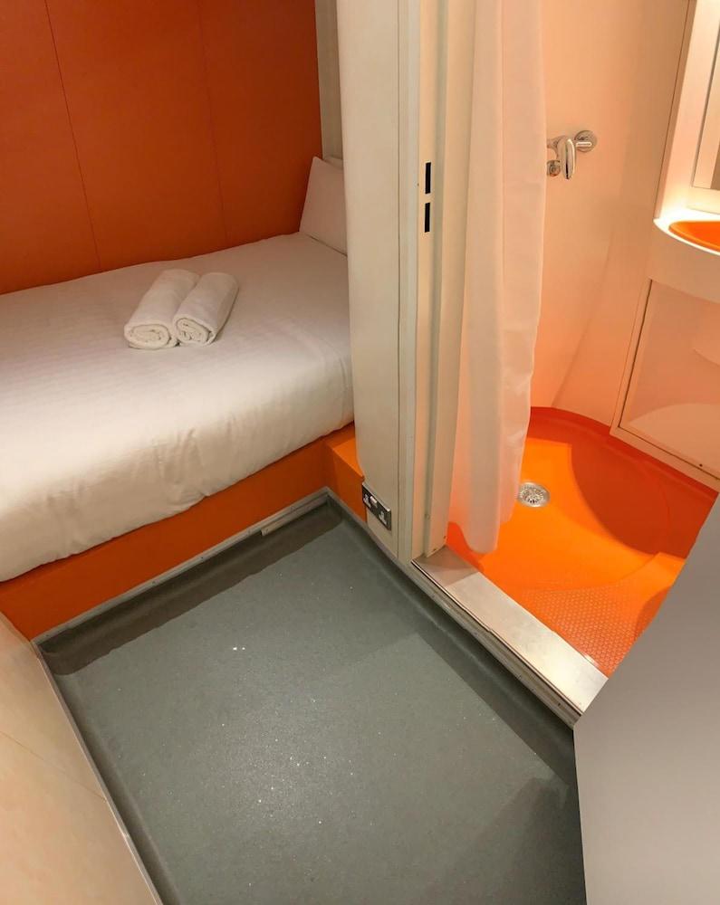 Easyhotel South Kensington London Exterior photo