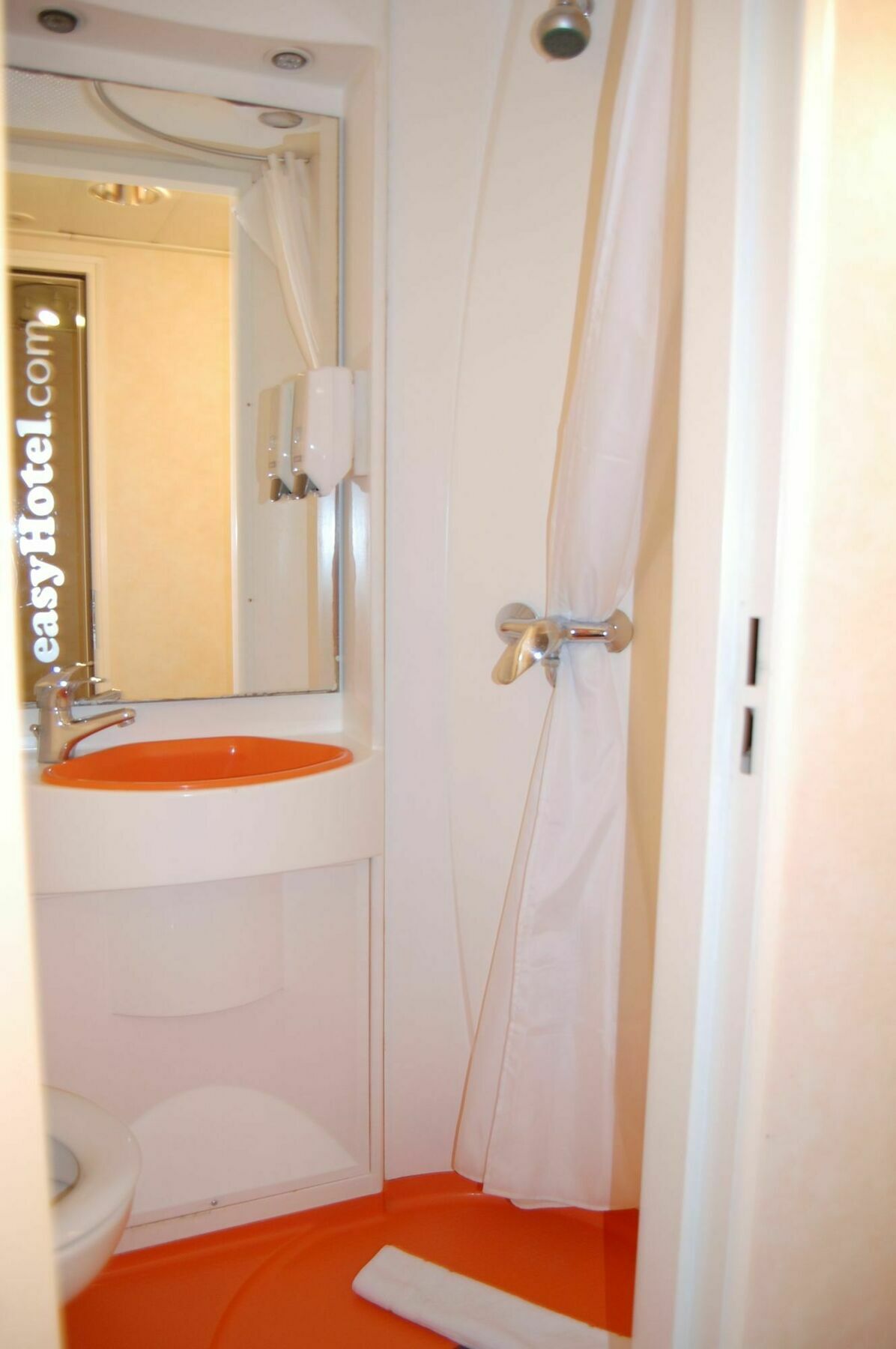 Easyhotel South Kensington London Exterior photo